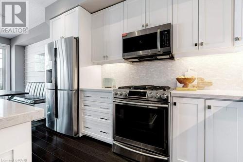 8 Pierre Trudeau Lane, Grimsby, ON - Indoor Photo Showing Kitchen