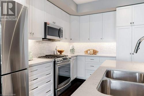 8 Pierre Trudeau Lane, Grimsby, ON - Indoor Photo Showing Kitchen With Double Sink With Upgraded Kitchen