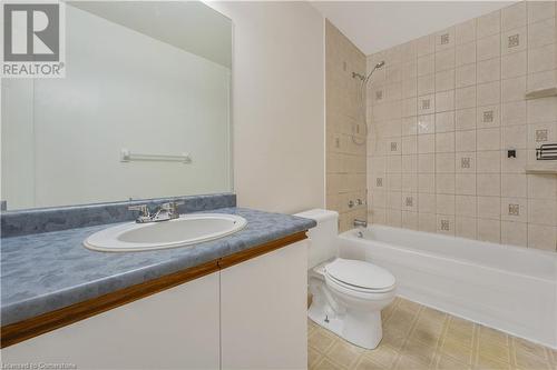 2 Mapleton Avenue, Barrie, ON - Indoor Photo Showing Bathroom