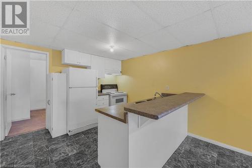 2 Mapleton Avenue, Barrie, ON - Indoor Photo Showing Kitchen