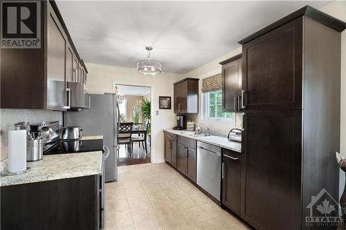 78 Hummingbird Crescent, Ottawa, ON - Indoor Photo Showing Kitchen With Double Sink