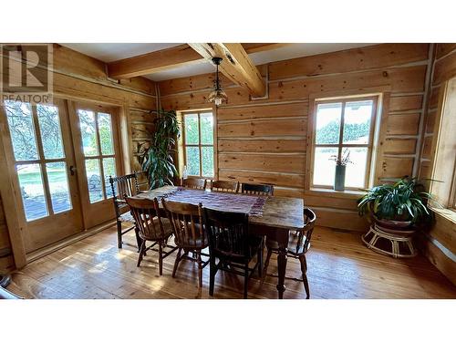 4802 Hamilton Road, Lac La Hache, BC - Indoor Photo Showing Dining Room