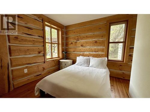 4802 Hamilton Road, Lac La Hache, BC - Indoor Photo Showing Bedroom