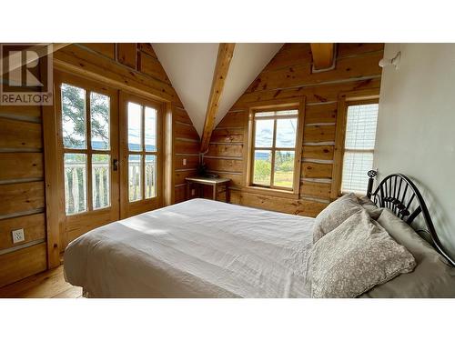 4802 Hamilton Road, Lac La Hache, BC - Indoor Photo Showing Bedroom