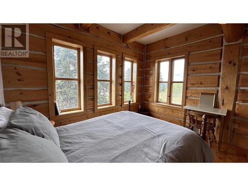 4802 Hamilton Road, Lac La Hache, BC - Indoor Photo Showing Bedroom