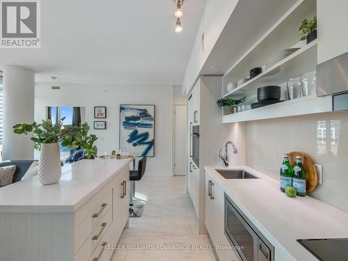 808 - 39 Sherbourne Street, Toronto (Moss Park), ON - Indoor Photo Showing Kitchen With Upgraded Kitchen