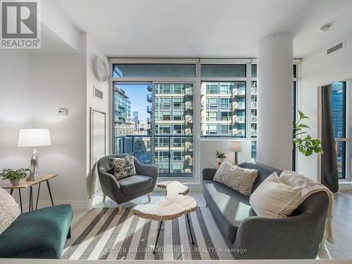 808 - 39 Sherbourne Street, Toronto (Moss Park), ON - Indoor Photo Showing Living Room