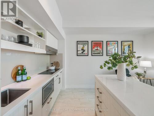 808 - 39 Sherbourne Street, Toronto, ON - Indoor Photo Showing Kitchen