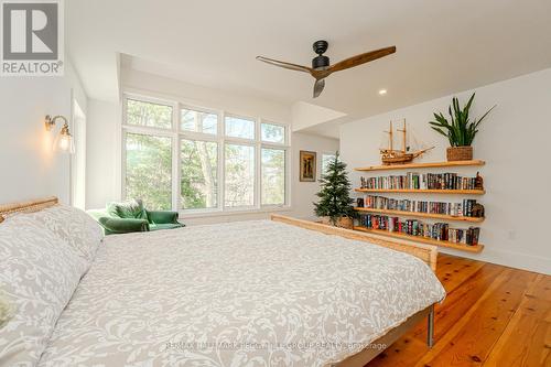 2072 Wilkinson Street, Innisfil, ON - Indoor Photo Showing Bedroom