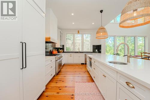 2072 Wilkinson Street, Innisfil, ON - Indoor Photo Showing Kitchen