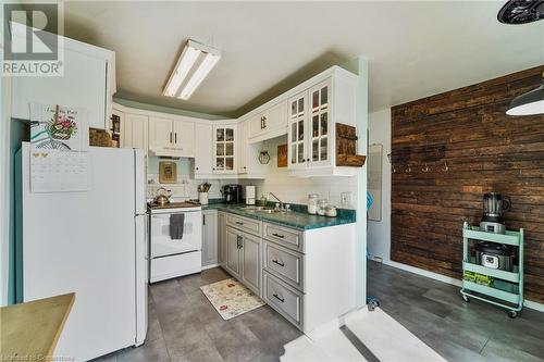 1007 Dunsmure Road, Hamilton, ON - Indoor Photo Showing Kitchen