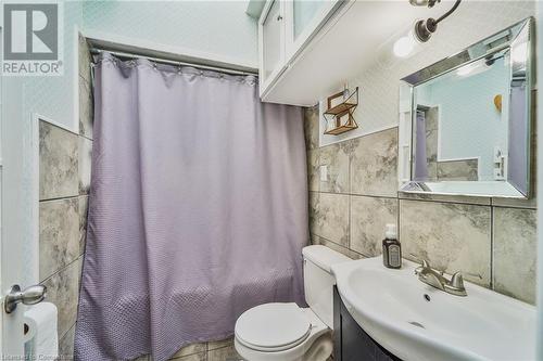 1007 Dunsmure Road, Hamilton, ON - Indoor Photo Showing Bathroom