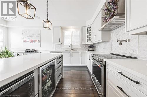 27 Menzies Street, Hamilton (Binbrook), ON - Indoor Photo Showing Kitchen With Upgraded Kitchen