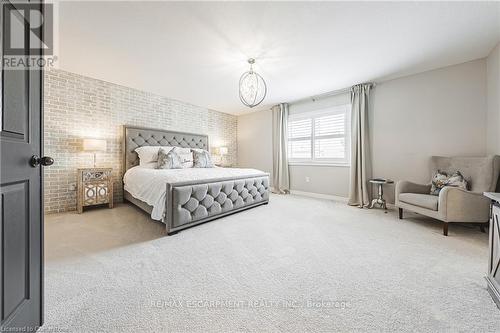 27 Menzies Street, Hamilton, ON - Indoor Photo Showing Bedroom