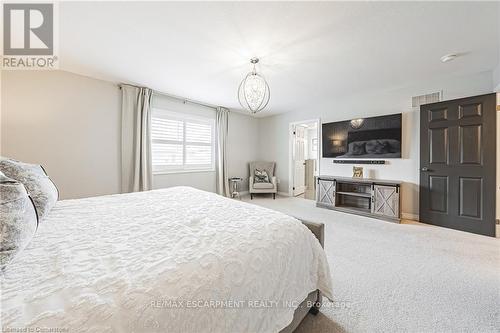 27 Menzies Street, Hamilton, ON - Indoor Photo Showing Bedroom