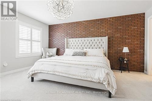 27 Menzies Street, Hamilton, ON - Indoor Photo Showing Bedroom