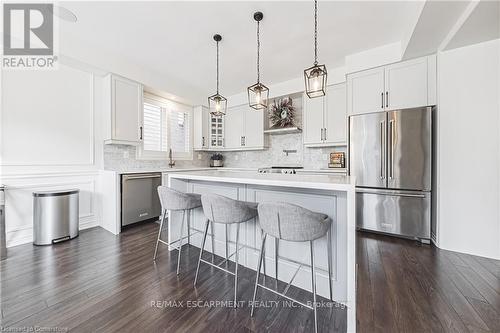 27 Menzies Street, Hamilton, ON - Indoor Photo Showing Kitchen With Upgraded Kitchen