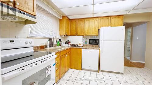 Upper 2 - 57 Painswick Crescent, Toronto, ON - Indoor Photo Showing Kitchen