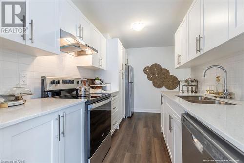 1444 Upper Ottawa Street Unit# 33, Hamilton, ON - Indoor Photo Showing Kitchen With Double Sink With Upgraded Kitchen