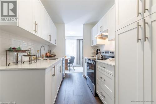 1444 Upper Ottawa Street Unit# 33, Hamilton, ON - Indoor Photo Showing Kitchen With Upgraded Kitchen