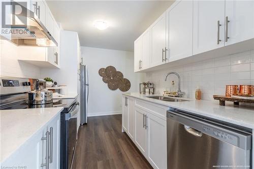 1444 Upper Ottawa Street Unit# 33, Hamilton, ON - Indoor Photo Showing Kitchen With Stainless Steel Kitchen With Double Sink With Upgraded Kitchen