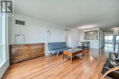 1009 - 18 Lee Centre Drive, Toronto, ON - Indoor Photo Showing Living Room