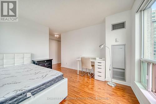 1009 - 18 Lee Centre Drive, Toronto (Woburn), ON - Indoor Photo Showing Bedroom