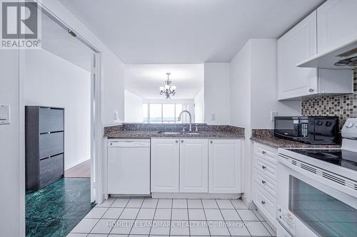 1009 - 18 Lee Centre Drive, Toronto, ON - Indoor Photo Showing Kitchen