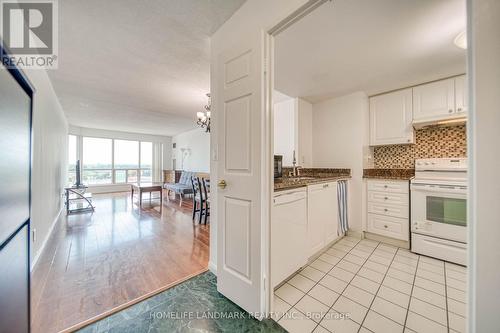 1009 - 18 Lee Centre Drive, Toronto (Woburn), ON - Indoor Photo Showing Kitchen