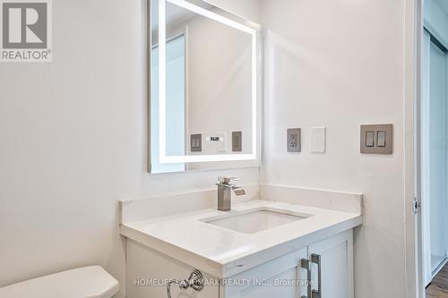 1009 - 18 Lee Centre Drive, Toronto, ON - Indoor Photo Showing Bathroom