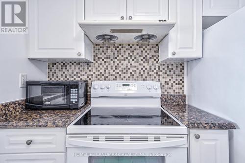 1009 - 18 Lee Centre Drive, Toronto, ON - Indoor Photo Showing Kitchen