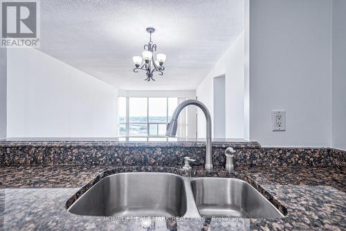 1009 - 18 Lee Centre Drive, Toronto, ON - Indoor Photo Showing Kitchen With Double Sink