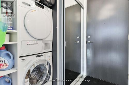 506 - 105 The Queensway, Toronto (High Park-Swansea), ON - Indoor Photo Showing Laundry Room