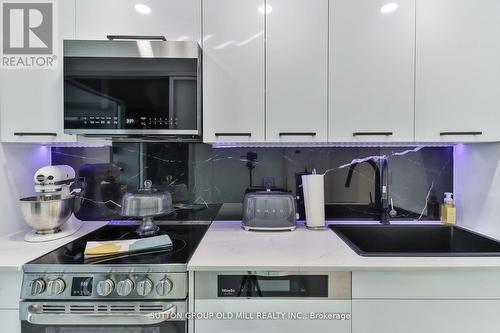 506 - 105 The Queensway, Toronto (High Park-Swansea), ON - Indoor Photo Showing Kitchen