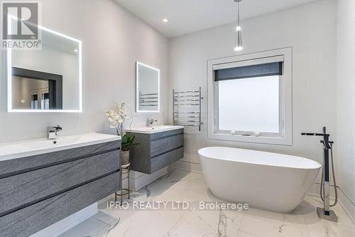 2682 Crystalburn Avenue, Mississauga (Cooksville), ON - Indoor Photo Showing Bathroom