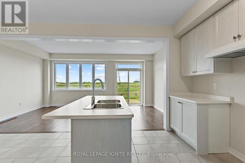 382 Barker Parkway, Thorold, ON - Indoor Photo Showing Kitchen With Double Sink