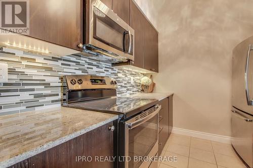 211 - 10211 Keele Street E, Vaughan, ON - Indoor Photo Showing Kitchen