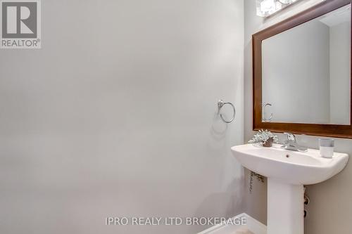 211 - 10211 Keele Street E, Vaughan, ON - Indoor Photo Showing Bathroom