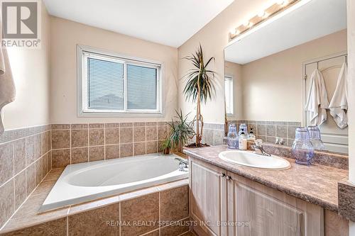 3 Mistycreek Crescent, Brampton (Fletcher'S Meadow), ON - Indoor Photo Showing Bathroom