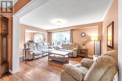 3 Mistycreek Crescent, Brampton (Fletcher'S Meadow), ON - Indoor Photo Showing Living Room