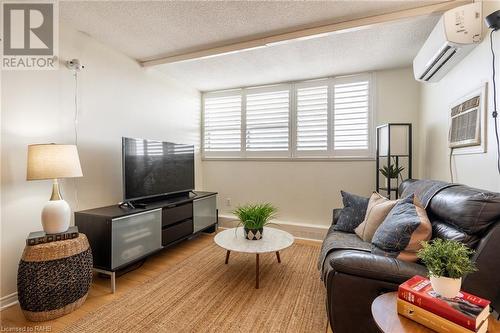 2900 Battleford Road Unit# 504, Mississauga, ON - Indoor Photo Showing Living Room