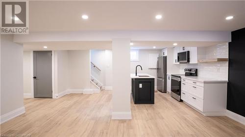 242 West 18Th Street, Hamilton, ON - Indoor Photo Showing Kitchen