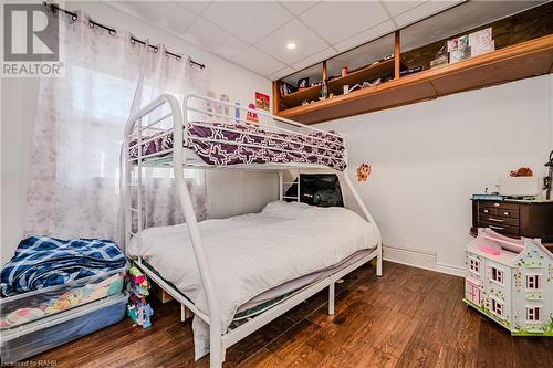 80 East 33Rd Street, Hamilton, ON - Indoor Photo Showing Bedroom