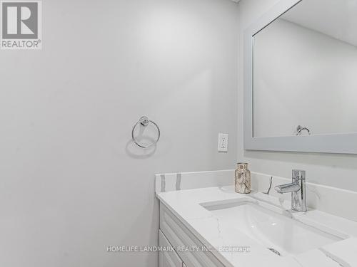 21 East Road, Toronto (Birchcliffe-Cliffside), ON - Indoor Photo Showing Bathroom