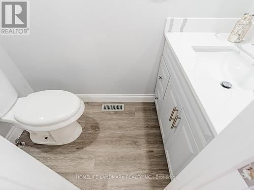 21 East Road, Toronto (Birchcliffe-Cliffside), ON - Indoor Photo Showing Bathroom