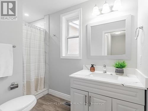 21 East Road, Toronto (Birchcliffe-Cliffside), ON - Indoor Photo Showing Bathroom