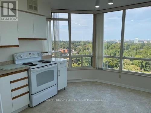 1807 - 1300 Islington Avenue, Toronto, ON - Indoor Photo Showing Kitchen