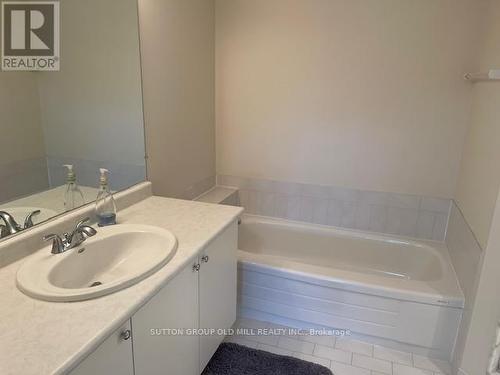 1807 - 1300 Islington Avenue, Toronto, ON - Indoor Photo Showing Bathroom