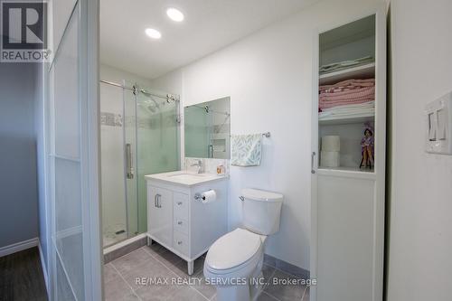 56 Raleigh Court S, Hamilton (Quinndale), ON - Indoor Photo Showing Bathroom