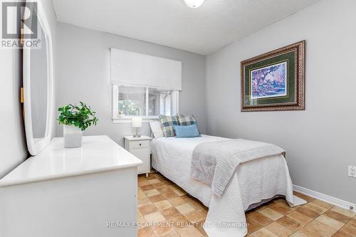 817 Woodside Court, Fort Erie, ON - Indoor Photo Showing Bedroom